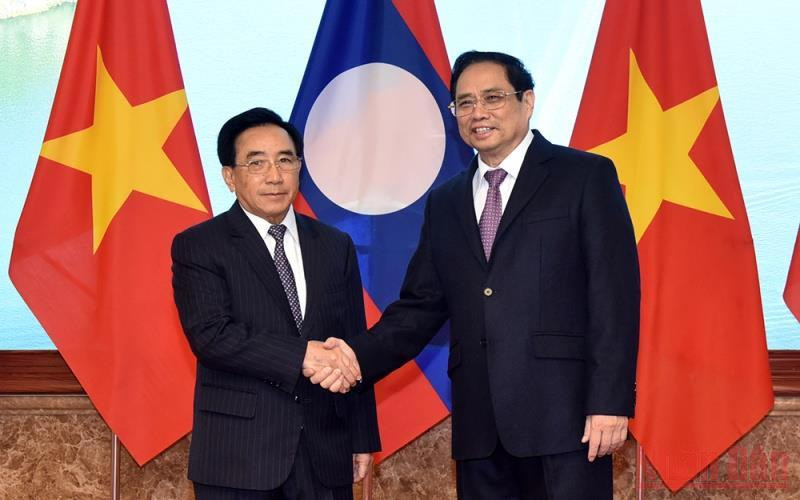 Thủ tướng Phạm Minh Chính và Thủ tướng Lào Phankham Viphavanh. (Ảnh: Trần Hải)