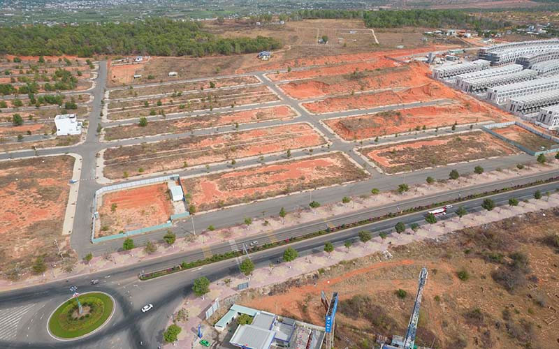 Dự án Khu thương mại dịch vụ và dân cư Tân Việt Phát 2, thuộc quỹ đất hai bên đường 706B (nay là đường Võ Nguyên Giáp và đường Nguyễn Thông), phường Phú Hài, thành phố Phan Thiết (Bình Thuận).