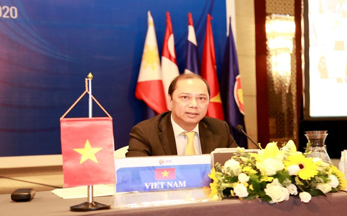 Thứ trưởng Ngoại giao Nguyễn Quốc Dũng chủ trì cuộc họp trực tuyến liên ngành của các quan chức cao cấp ASEAN ngày 20-7. (Ảnh: Bộ Ngoại giao)