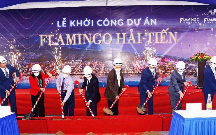 Các đại biểu động thổ, khởi công Dự án Flamingo Hải Tiến.