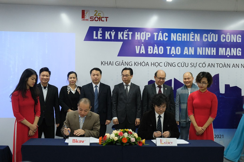 Bkav và Đại học Bách khoa Hà Nội ký hợp tác dưới sự chứng kiến của lãnh đạo Bộ Giáo dục và Đào tạo và Bộ Thông tin và Truyền thông.