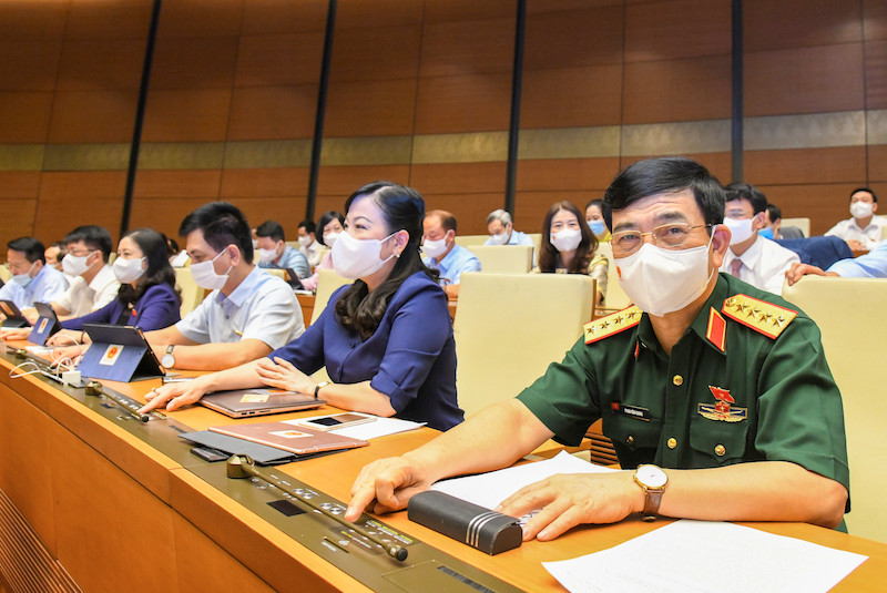 Đại biểu Quốc hội tham gia biểu quyết, sáng 28/7. Ảnh: QUANG HOÀNG