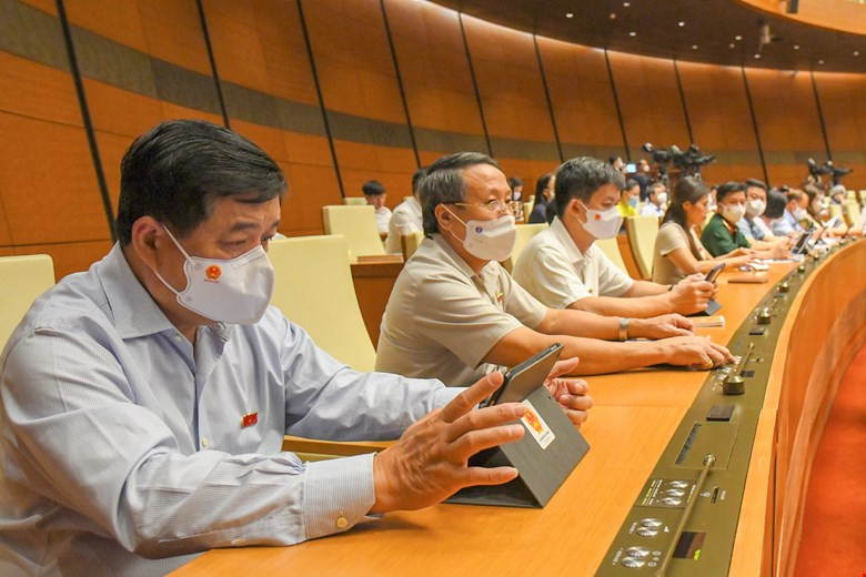 Quốc hội thảo luận, biểu quyết thông qua Nghị quyết về cơ cấu số lượng thành viên Chính phủ sáng 28/7. Ảnh: QUANG HOÀNG