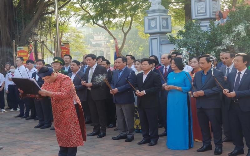 Đoàn đại biểu Thành ủy, UBND TP Hà Nội dâng hương tưởng nhớ danh nhân Chu Văn An.