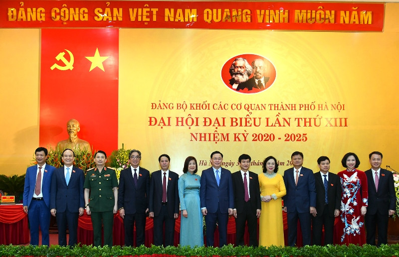 Bí thư Thành ủy Vương Đình Huệ và Phó Bí thư Thường trực Ngô Thị Thanh Hằng cùng các đồng chí lãnh đạo thành phố và các đại biểu dự đại hội.