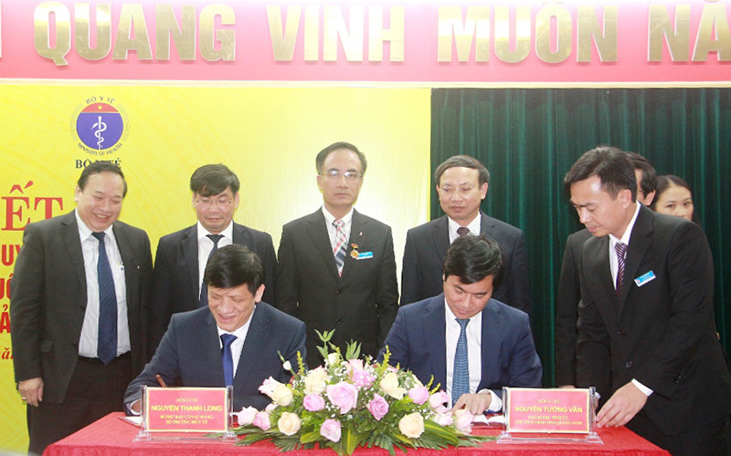 Lễ ký kết bàn giao Bệnh viện Uông Bí.