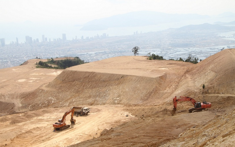 Dự án sinh thái tâm linh Cửu Long Sơn Tự, thuộc khu vực núi Chín Khúc, nơi xảy ra sai phạm về quản lý đất đai của ông Lê Văn Dẽ. (Ảnh: Văn Kỳ)
