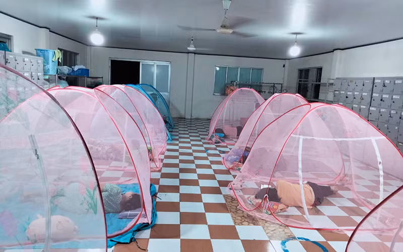 Công nhân ăn ở, sinh hoạt “3 tại chỗ tại Công ty Phát triển Kinh tế Duyên Hải (Cofidec), Khu công nghiệp Vĩnh Lộc A, huyện Bình Chánh.