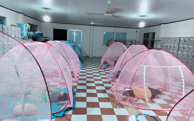 Công nhân ăn ở, sinh hoạt “3 tại chỗ tại Công ty Phát triển Kinh tế Duyên Hải (Cofidec), Khu công nghiệp Vĩnh Lộc A, huyện Bình Chánh.