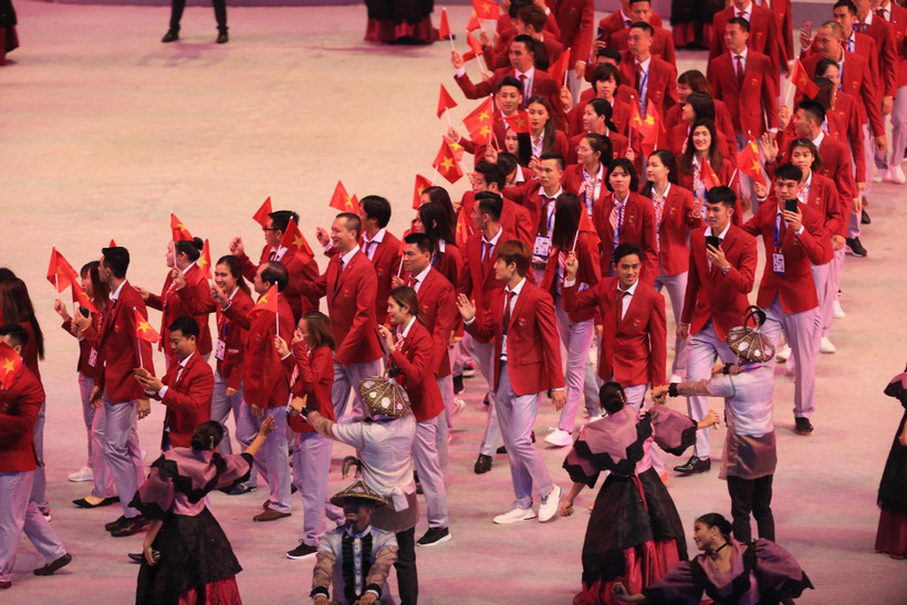 Đoàn thể thao Việt Nam diễu hành trong lễ khai mạc SEA Games 30. (Ảnh: Ngọc Duy)