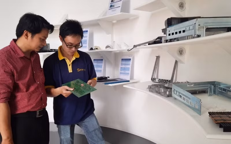 Vi mạch bán dẫn được trưng bày tại Phòng Trưng bày sản phẩm Công nghiệp hỗ trợ Công nghệ cao (SHTP).