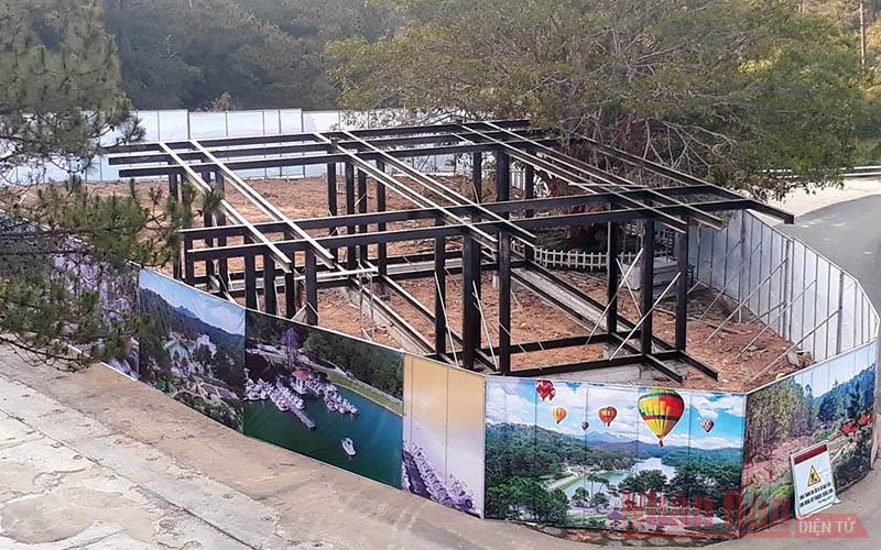Công trình không phép bị đình chỉ thi công tại KDL Thung lũng Tình yêu.