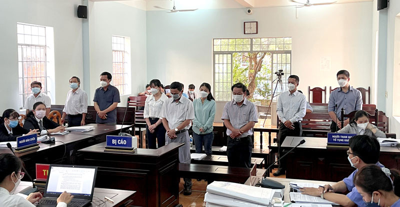 Phiên tòa xét xử 10 bị cáo nguyên là cán bộ, nhân viên Chi nhánh VPĐKĐĐ và Chi Cục Thuế Phan Thiết.