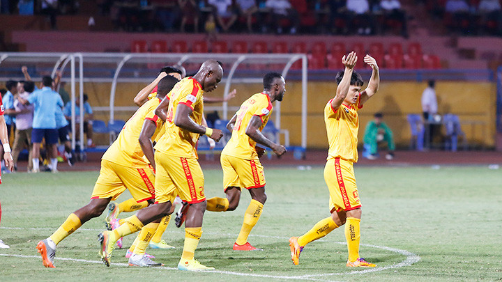Cầu thủ CLB Thanh Hóa ăn mừng bàn thắng trong một trận đấu ở V.League. Ảnh: LÊ MINH