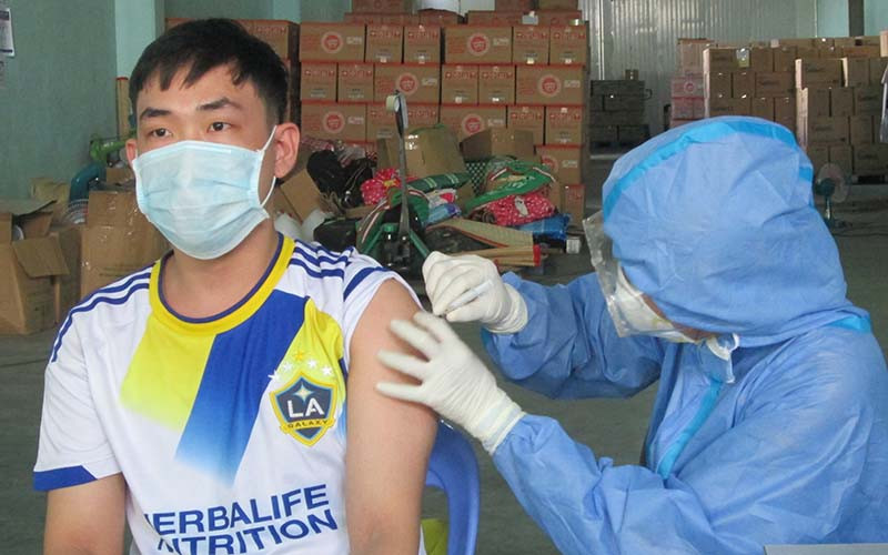 Ngày 31/7, Long An tiêm phòng cho 219 công nhân lao động của Công ty Cổ phần Thực phẩm Gia Đình AN CO.