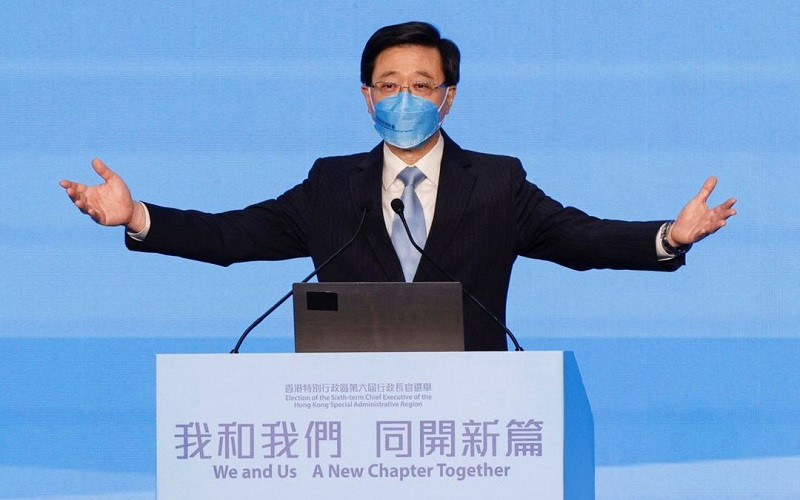 Ông Lý Gia Siêu trong 1 cuộc vận động tranh cử tại Hồng Kông, Trung Quốc, ngày 6/5/2022. (Ảnh: Reuters)