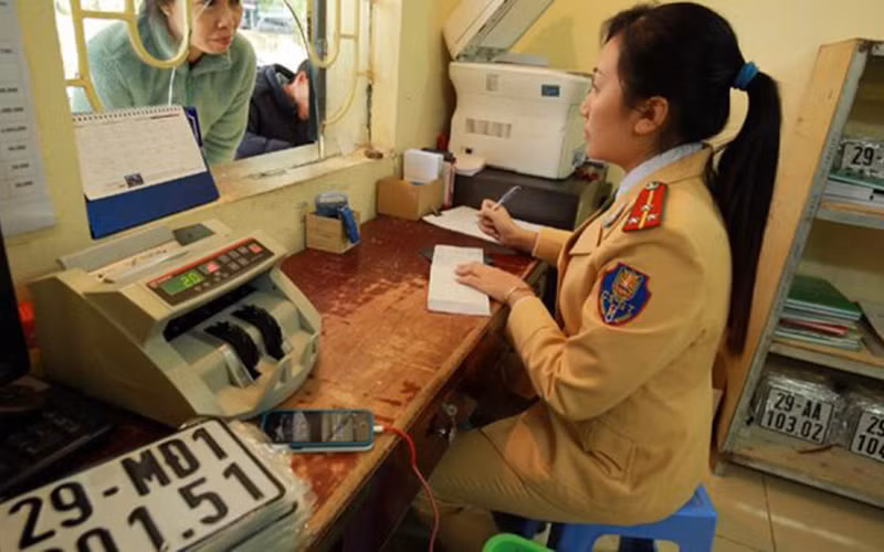 Từ 21/5, người dân có thể đến Công an xã nơi thường trú để làm thủ tục đăng ký, cấp biển số xe mô-tô.