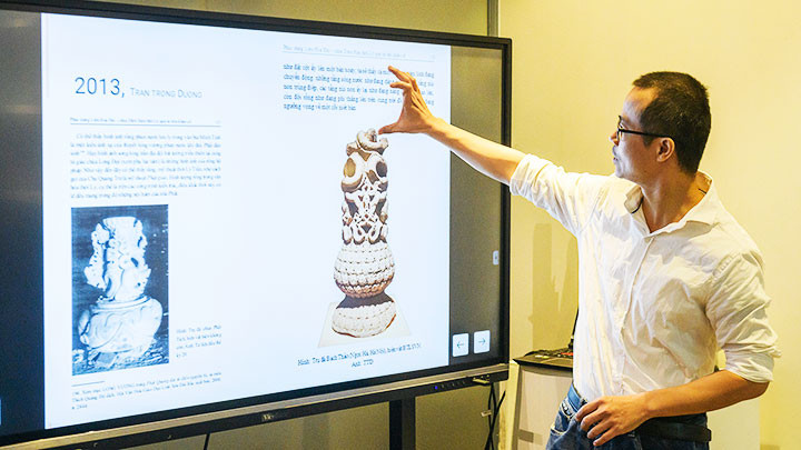 TS Trần Trọng Dương thuyết trình về quá trình phỏng dựng “Đài đèn thời Lý và Tu Di tòa Thích Ca sơ sinh thời Lý”.