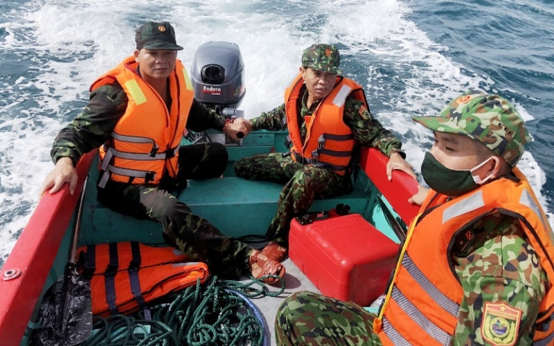 Đưa ngư dân mất tích trên biển vào bờ an toàn