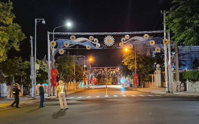 Lực lượng chức năng làm nhiệm vụ trên địa bàn thành phố Thủ Dầu Một.