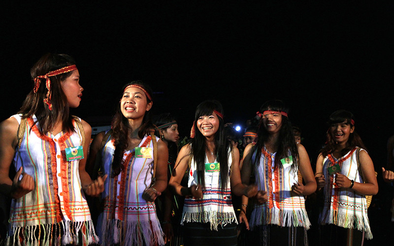 Thiếu nữ dân tộc Mạ.