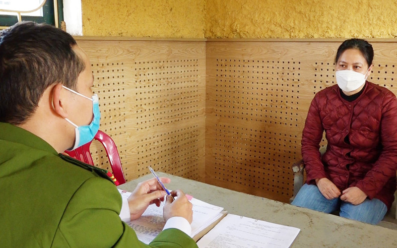 Công an làm việc với đối tượng chủ mưu Lê Thị Thu Hiền.