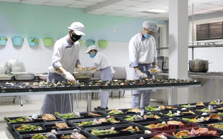 Chia thức ăn tại một phòng riêng biệt của Fusion Maia.