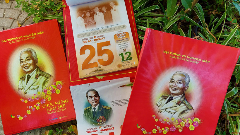 Bộ sách lịch về Đại tướng Võ Nguyên Giáp năm 2015 còn được nhiều ở Quảng Bình lưu giữ cẩn thận.