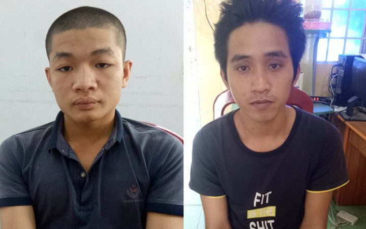 Đối tượng Đặng Hoàng Giang (trái) và Huỳnh Thanh Răng, tại cơ quan Công an.