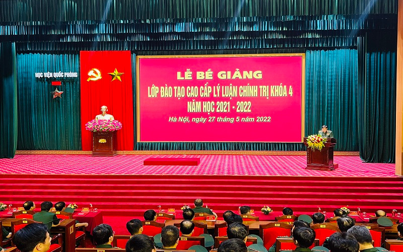 Quang cảnh lễ bế giảng.
