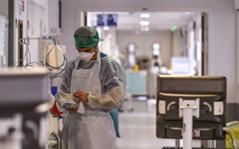 Hiện Pháp vẫn còn 3.862 bệnh nhân điều trị tích cực tại các bệnh viện. (Ảnh: Lesechos)