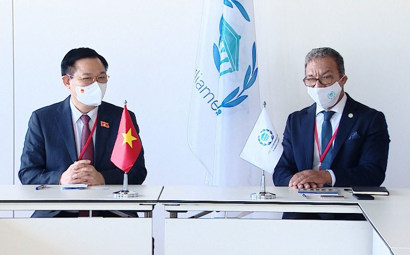 Chủ tịch Quốc hội Vương Đình Huệ gặp Chủ tịch Liên minh Nghị viện thế giới (IPU) Duarta Pacheco. (Ảnh: DOÃN TẤN/TTXVN)