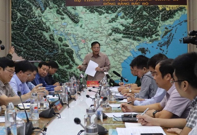 Bộ trưởng Nông nghiệp và Phát triển nông thôn, Phó trưởng ban thường trực Ban Chỉ đạo Trung ương về Phòng chống thiên tai Nguyễn Xuân Cường phát biểu tại cuộc họp.