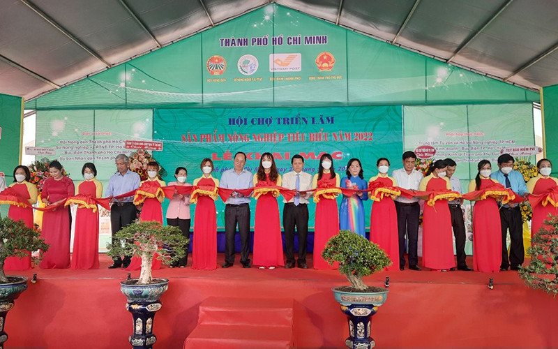 Cắt băng khai mạc hội chợ, triển lãm sản phẩm nông nghiệp tiêu biểu Thành phố Hồ Chí Minh.
