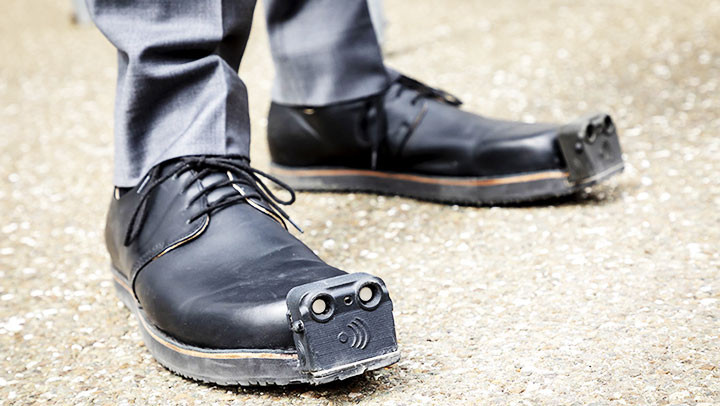 Giày cho người khiếm thị