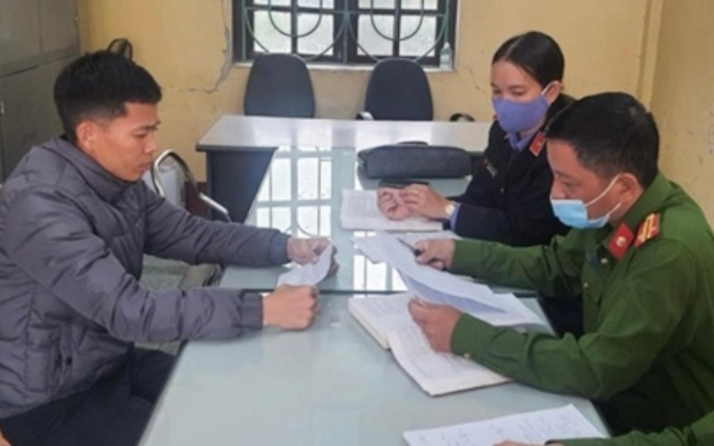 Cơ quan điều tra lấy lời khai của Phạm Văn Tùng.