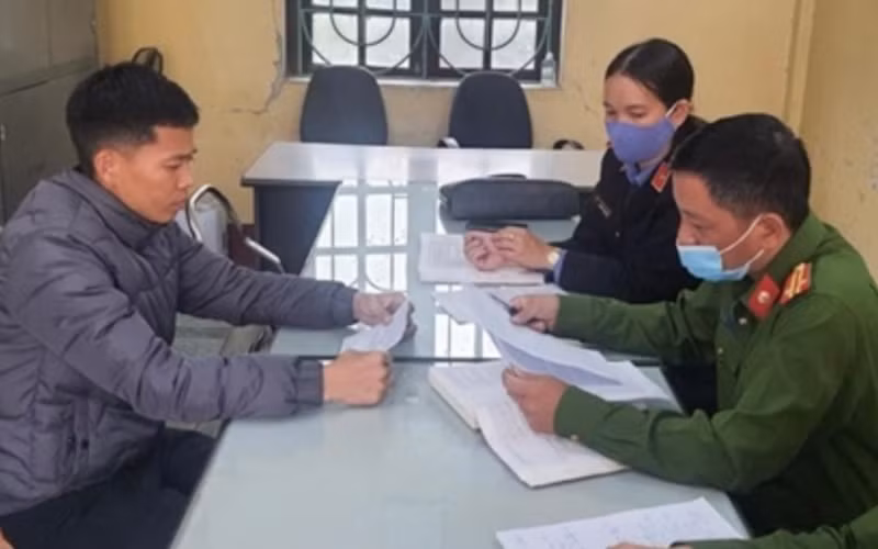 Cơ quan điều tra lấy lời khai của Phạm Văn Tùng.