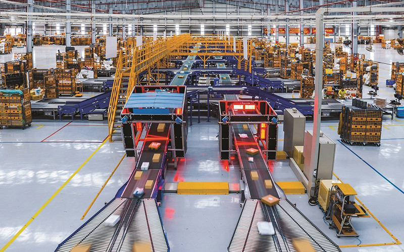Hệ thống logistics, kho bãi hiện đại là điểm mạnh của các kênh thương mại điện tử.