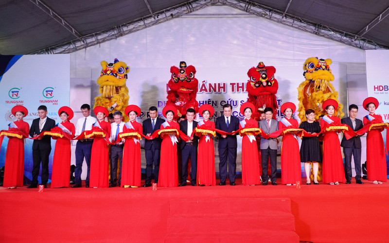 Cắt băng khánh thành Dự án sản xuất thiết bị điện tử công nghệ cao đầu tiên ở Đà Nẵng