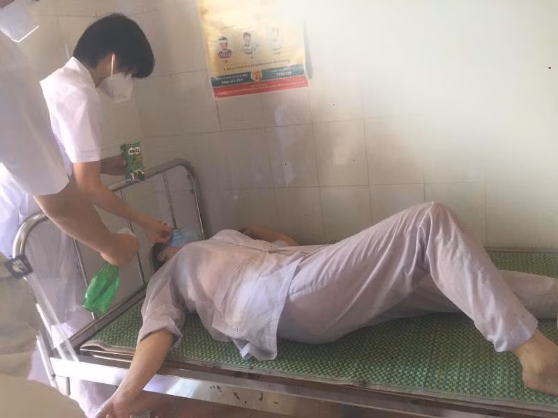 Nhiều nhân viên y tế kiệt sức và ngất.