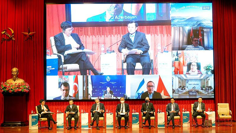 Các diễn giả tham dự Toạ đàm. Ảnh: Đinh Trường