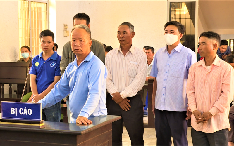 Các bị cáo tại phiên tòa.