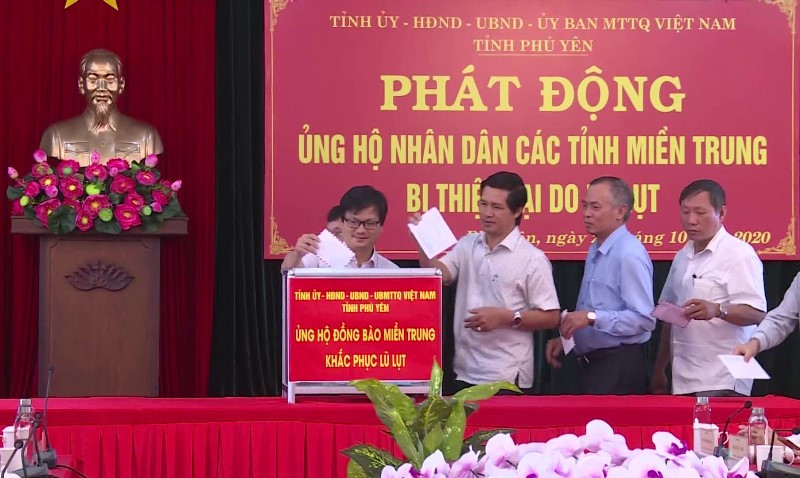 Gần 100 đơn vị ở Phú Yên quyên góp ủng hộ người dân vùng lũ