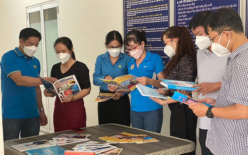 Đảng ủy Khối các cơ quan và doanh nghiệp tỉnh Bình Dương luôn coi trọng công tác bồi dưỡng kiến thức về Đảng cho đảng viên trẻ và đoàn viên công đoàn.