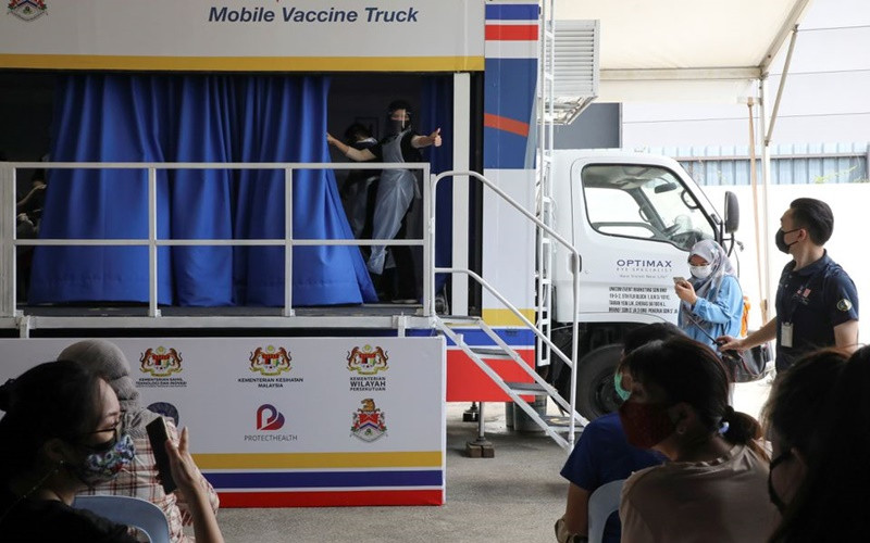 Xe tiêm vaccine lưu động tại Kuala Lumpur, Malaysia, ngày 8/6/2021. (Ảnh: Reuters)