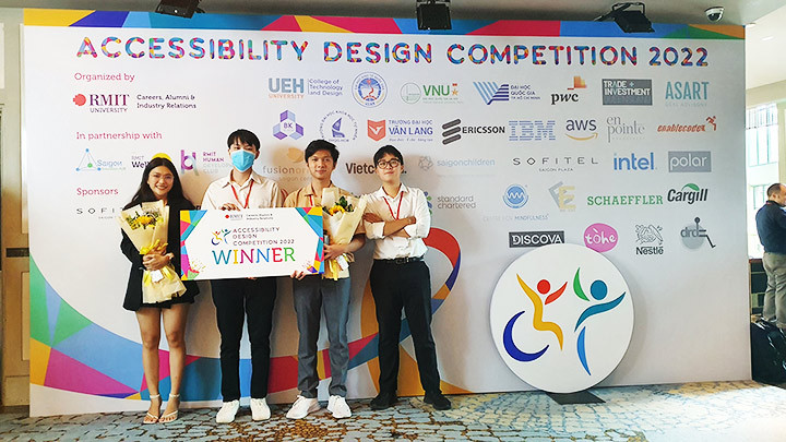 Ba sinh viên vô địch cuộc thi “Accessibility Design Competition”