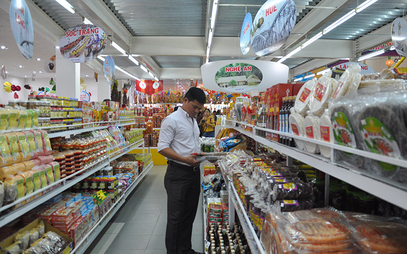 Đa dạng nguồn hàng cho dịp Tết.