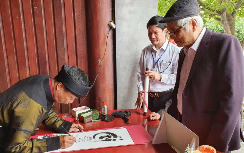 Xin chữ đầu năm.