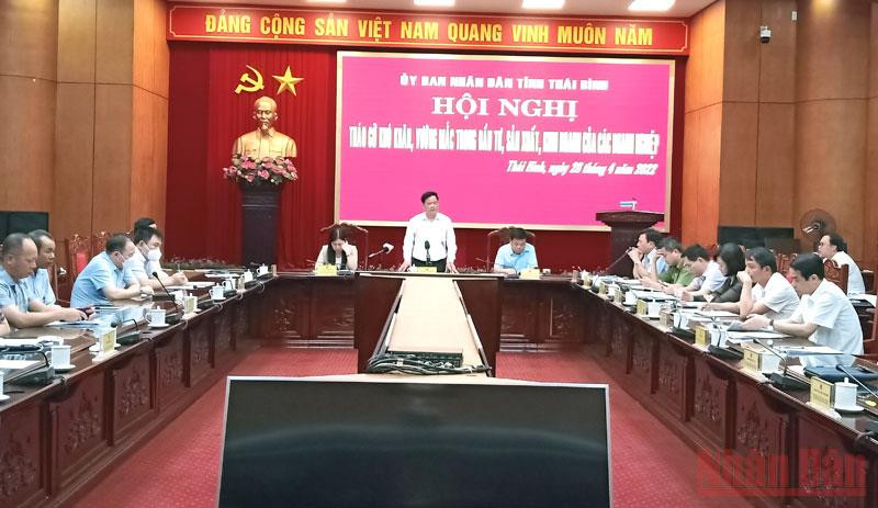 Quang cảnh buổi đối thoại giữa lãnh đạo tỉnh Thái Bình với cộng đồng doanh nghiệp trên địa bàn.