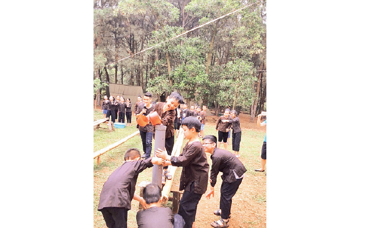 Các trò chơi dân gian luôn được các em học sinh yêu thích.